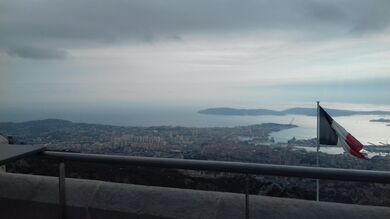 Vue_mémorial_Faron